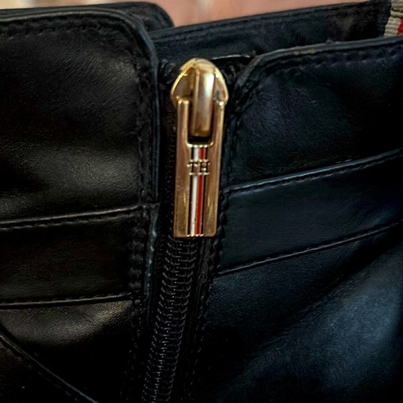 Tommy Hilfiger Black Ankle zipper boots 7M with Gold Emblem - Picture 9 of 16
